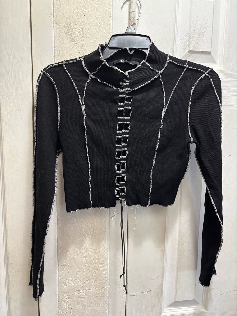 Akira Black Contrast-Stitch Long Sleeve Crop Top